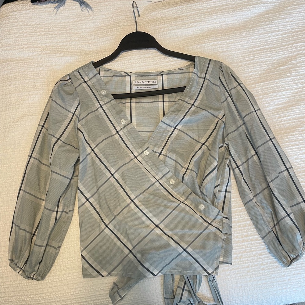 Size Small Urban Outiftters wrap top